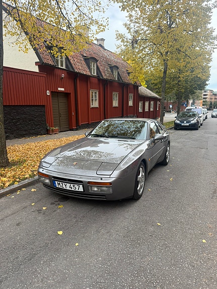 Porsche 944 2 of 4