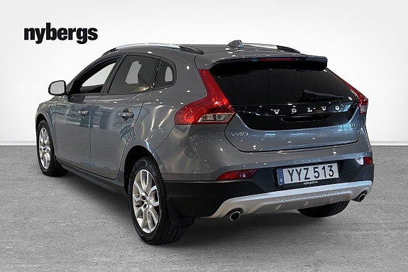 Volvo V40 Cross Country 3 of 5