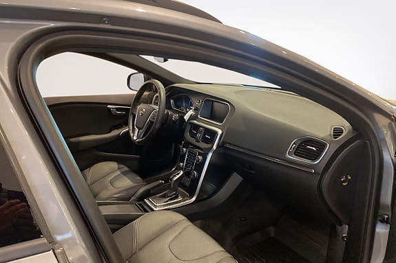 Volvo V40 Cross Country 9 of 13
