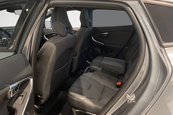 Volvo V40 Cross Country 7 of 13