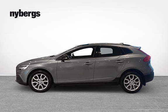 Volvo V40 Cross Country 2 of 5