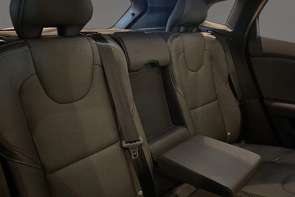Volvo V40 Cross Country 10 of 13