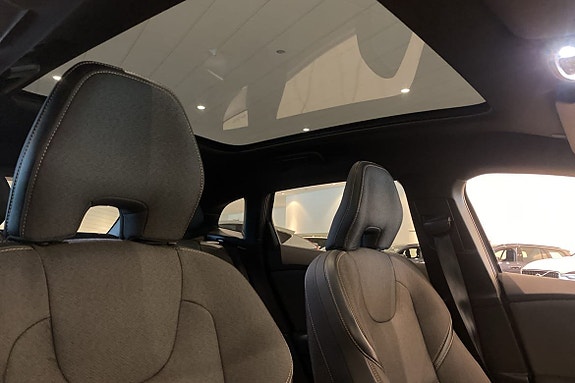 Volvo V40 Cross Country 11 of 13