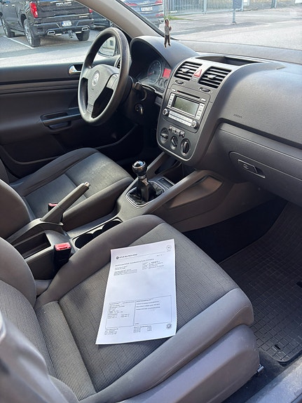 Volkswagen Golf V 5 of 5