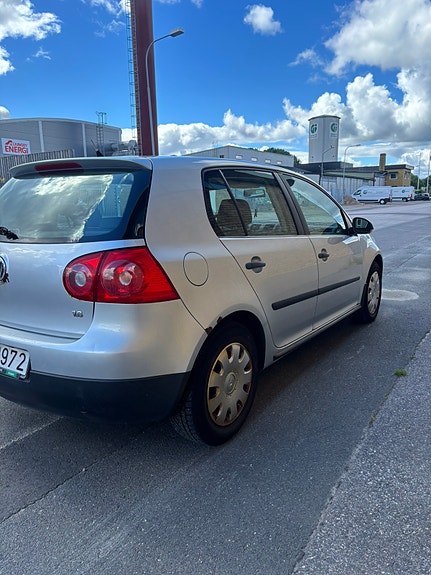 Volkswagen Golf V 2 of 5