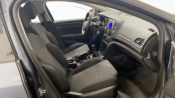 Renault Megane IV 3 of 5