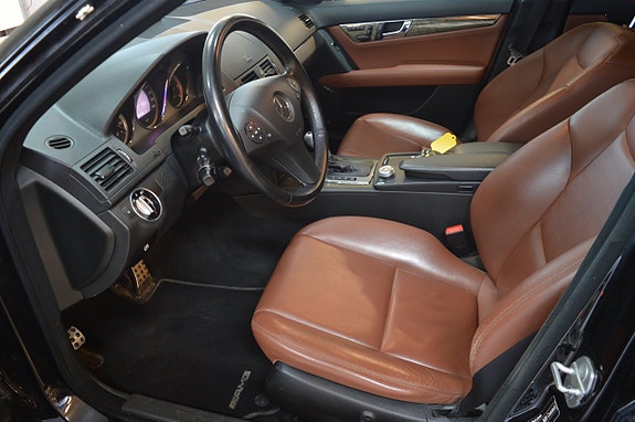 Mercedes-Benz C350 13 of 17