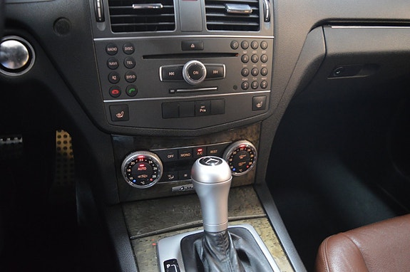 Mercedes-Benz C350 8 of 17