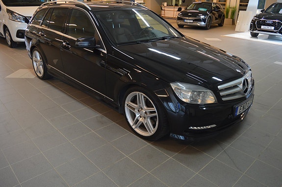 Mercedes-Benz C350 10 of 17