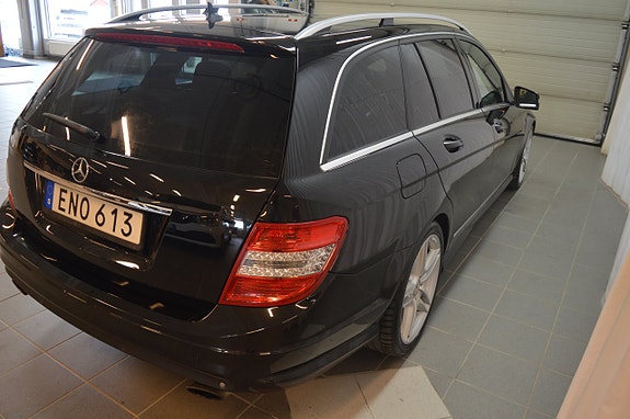 Mercedes-Benz C350 4 of 5