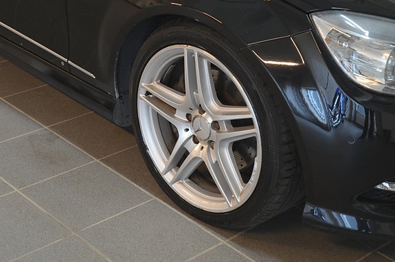 Mercedes-Benz C350 11 of 17