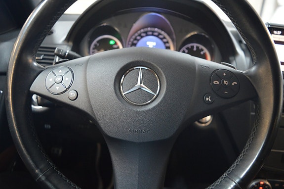 Mercedes-Benz C350 9 of 17