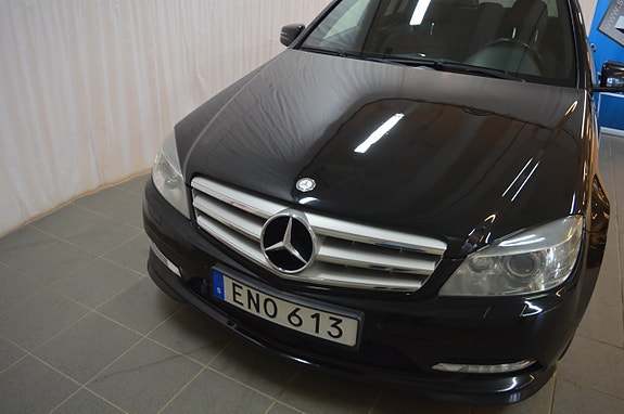 Mercedes-Benz C350 2 of 5
