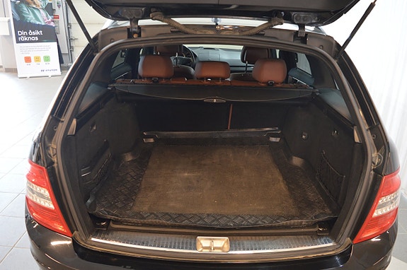 Mercedes-Benz C350 16 of 17