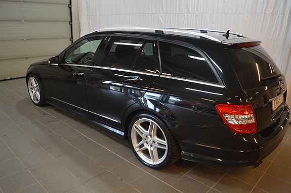 Mercedes-Benz C350 3 of 5