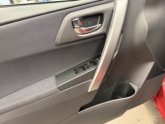 Toyota Auris 8 of 22