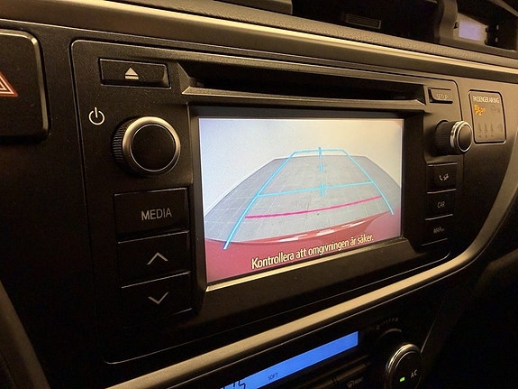 Toyota Auris 13 of 22