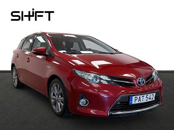 Toyota Auris 2 of 5