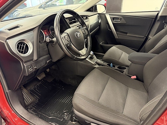 Toyota Auris 7 of 22