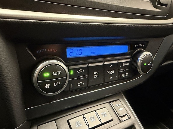 Toyota Auris 14 of 22