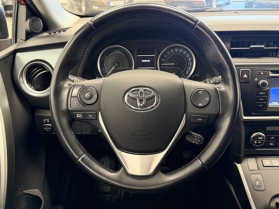 Toyota Auris 10 of 22