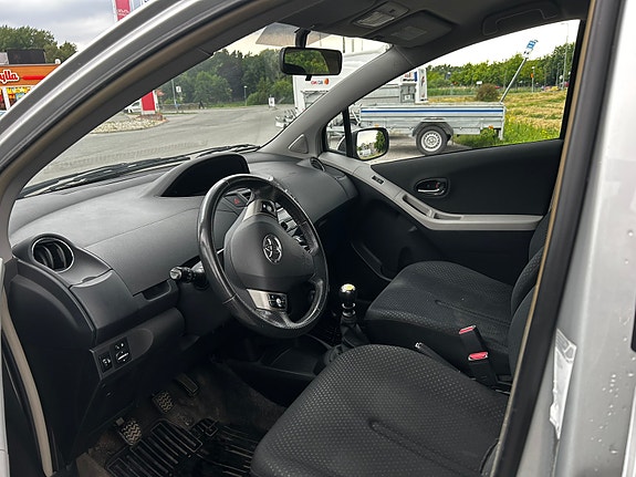 Toyota Yaris 9 of 10