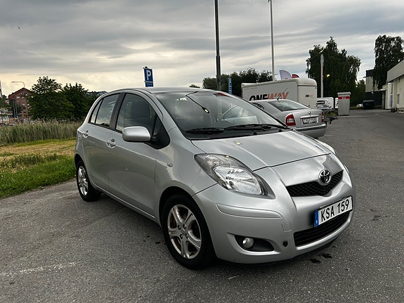 Toyota Yaris 4 of 10