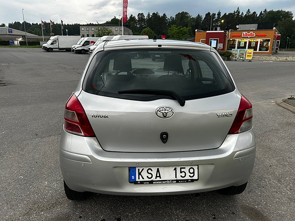 Toyota Yaris 6 of 10