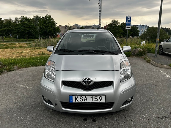 Toyota Yaris 5 of 10