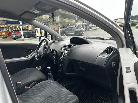 Toyota Yaris 10 of 10