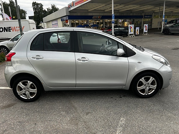 Toyota Yaris 8 of 10