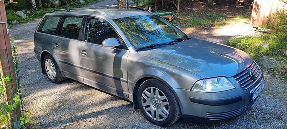 Volkswagen Passat 2 of 5