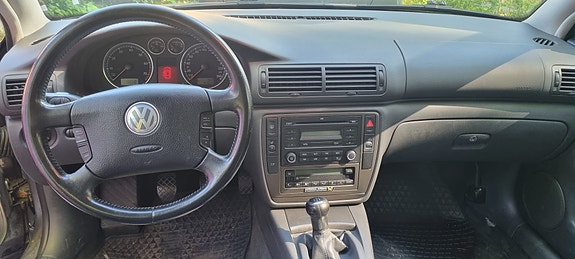 Volkswagen Passat 4 of 5
