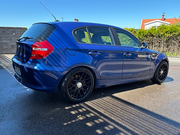 BMW 118d 2 of 5