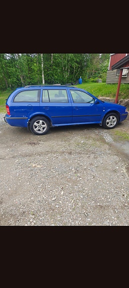 Skoda Octavia 2 of 5