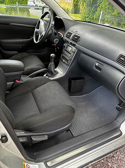 Toyota Avensis 3 of 5