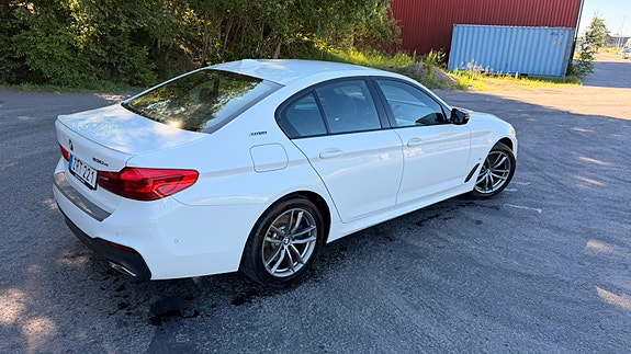 BMW 530e 3 of 5