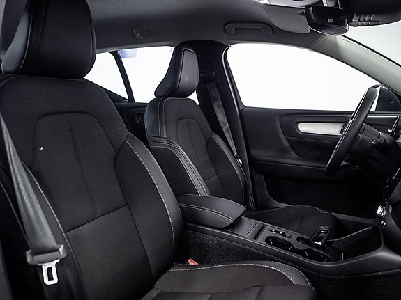 Volvo XC40 6 of 9