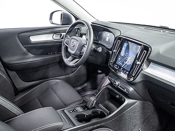 Volvo XC40 8 of 9