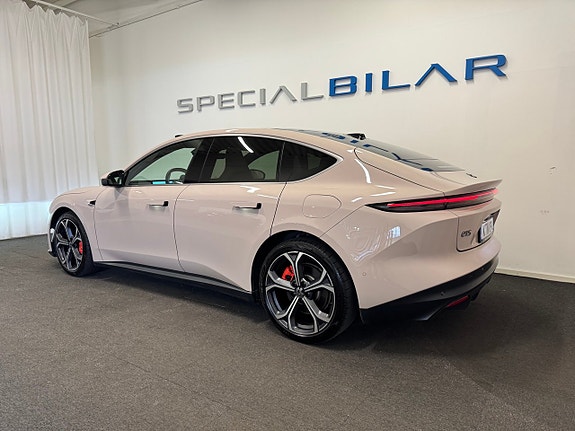 NIO ET5 3 of 23