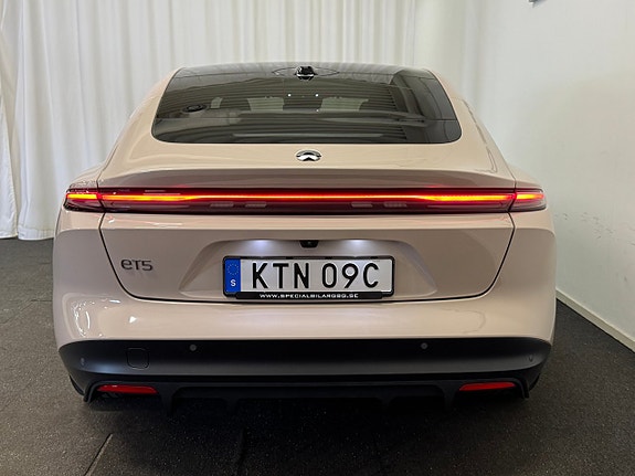 NIO ET5 22 of 23