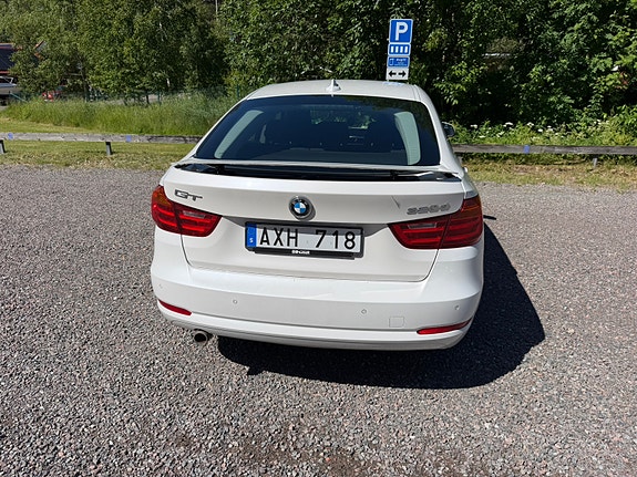 BMW 320d 2 of 5