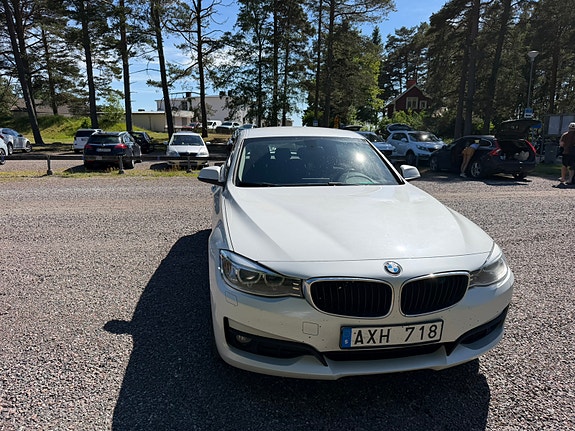 BMW 320d 4 of 5