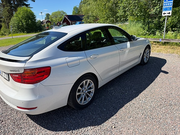 BMW 320d 3 of 5