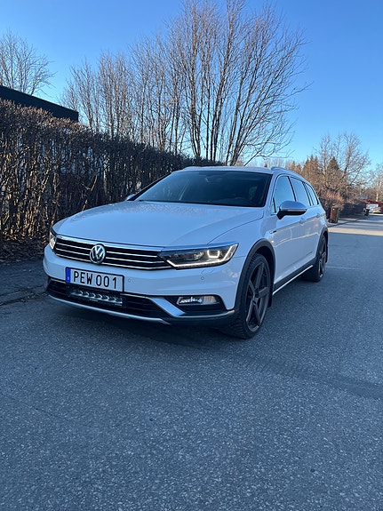 Volkswagen Passat Alltrack 3 of 5