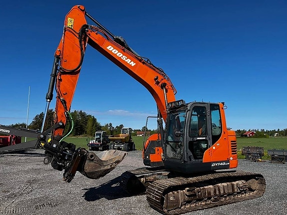 Doosan DX 140 LCR 2 of 7