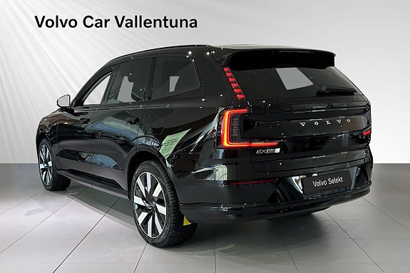 Volvo EX90 2 of 5