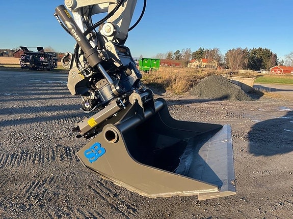 Takeuchi TB 2150 R 6 of 8