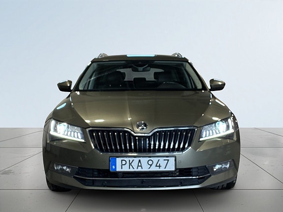Skoda Superb 2 of 5