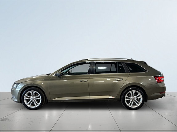 Skoda Superb 3 of 5